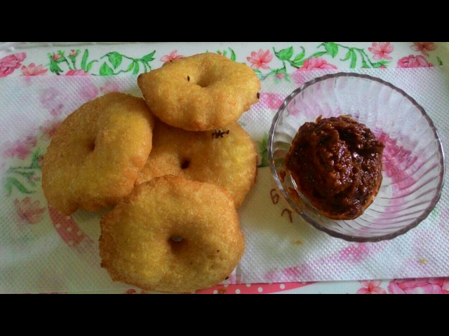 Breakfast Recipe Minapa Garelu in Telugu | Medu Vadai Tiffins Recipes